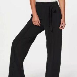 ,Lululemon NOIR High Rise Belted Pants Size 6 EUC